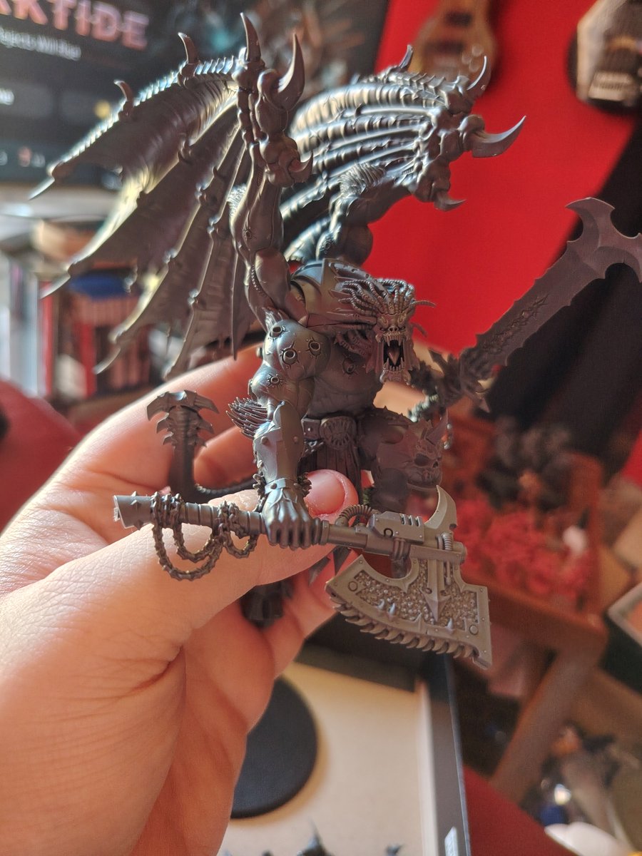 ArturonFFXIV's tweet photo. @spaceshark23 Working on Angron, need to grab a bit of blutac to stick his armour bits on so I can paint them separately https://t.co/C1REFkjyb4