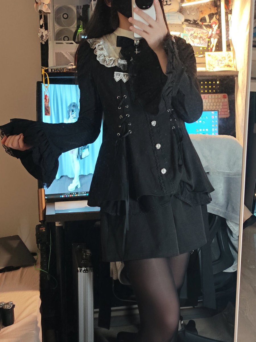 wmaly13's tweet photo. @meow_marmalade 的衣服

果然人美衣品好啊～～我这种郭楠穿都好看 https://t.co/HwqAxyfOwV