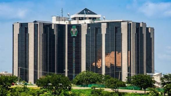 NigeriaStories's tweet photo. CBN Introduces E-Tracker For bureau de change (BDC) operators. 

A weekly purchase limit of 150,000 U.S. dollars for each BDC, with the electronic portal designed to detect and prevent attempts to exceed the limit through multiple banks. Foreign exchange proceeds must be credited only to a BDC's registered settlement account. Third-party payments are prohibited.