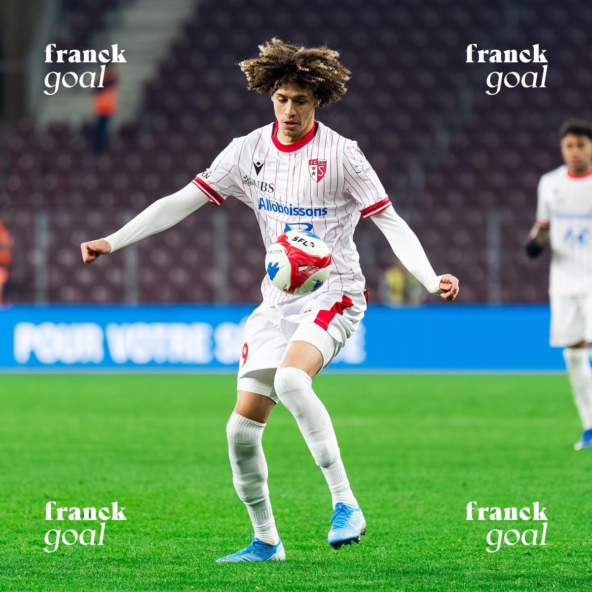 FCSion's tweet photo. 𝗦𝘂𝗿𝗱𝗲𝘇 💪🏼
86’ - Nouvelle réussite pour les 𝗦𝗲́𝗱𝘂𝗻𝗼𝗶𝘀. Franck Surdez marque le troisième but sur un caviar de Winsley Boteli. 🔝
#SIOFCA l 3-0
🗣 𝗔𝗹𝗹𝗲𝘇 𝗦𝗶𝗼𝗻 🔴⚪️
#Ensemble #Toujours https://t.co/iknZH2qMQt