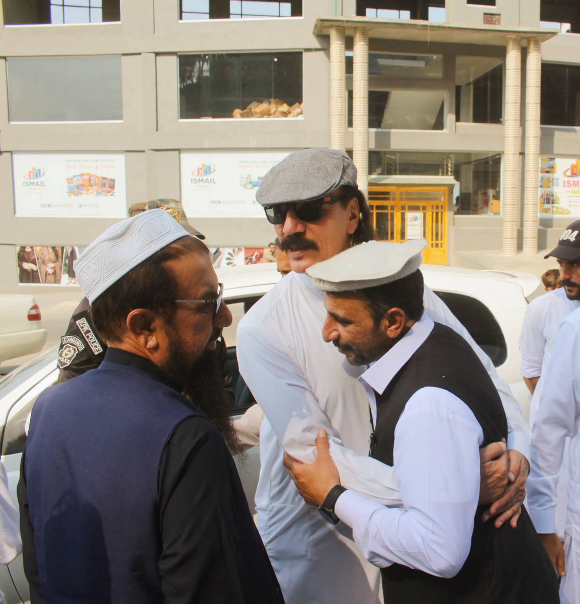 SultanKhanTSL's tweet photo. د گجر قام تنظیم مشر گل شیر د پخیر راغلے پہ موقع پہ برسوات قعلہ گئ کونترو سر کښی https://t.co/DAR0jUjr1d