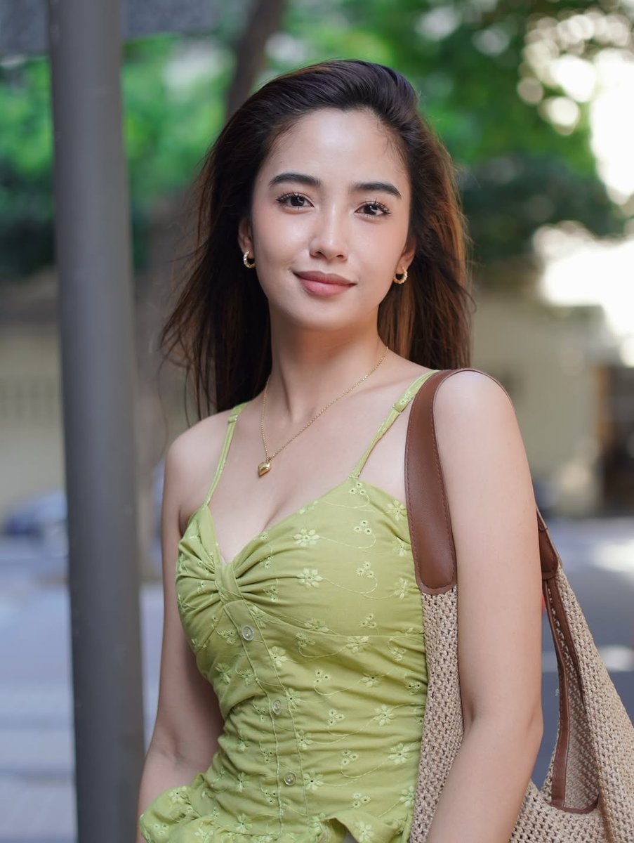 genebartley2's tweet photo. Sunlight, good vibes, and a grateful heart. ☀️💚 https://t.co/9Atu6n1MN3