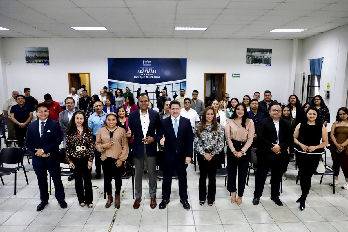 hector_sinecio's tweet photo. #MONITOR #LaNeta #TVQ Buen aforo tuvo @astudilloqro Legislador de la @Mx_Diputados por el @partidoverdemex en #SanJuanDelRío ante líderes ciudadanos; Acotó además de agradecer a @Esauhurtado que se encuentra ya listo para ser el coordinador de la defensa de la soberanía y la #4T https://t.co/C0nMRHav9d