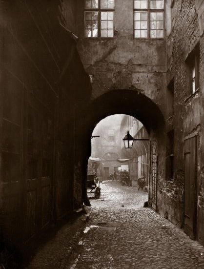 sturmtochterr's tweet photo. i need to live in a place this dark and gloomy https://t.co/5MqYkPqr5M