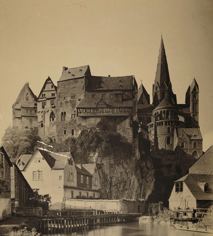 sturmtochterr's tweet photo. i need to live in a place this dark and gloomy https://t.co/5MqYkPqr5M