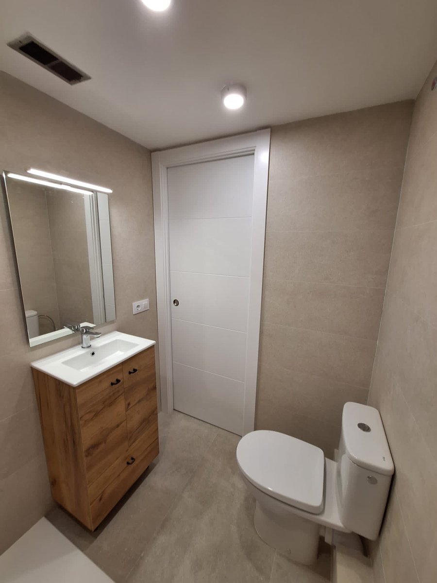 preintser's tweet photo. ¿Preparados para ver el cambio? Aquí las fotos del ANTES y el DESPUÉS de esta reforma integral🚿 Estamos en la fase de remates finales y muy pronto el cliente podrá disfrutarlo. Utilizamos materiales de primera para un resultado increíble👏🏼 ¡Gracias equipo por el gran trabajo!💪🏼 https://t.co/R3AD3v17cz