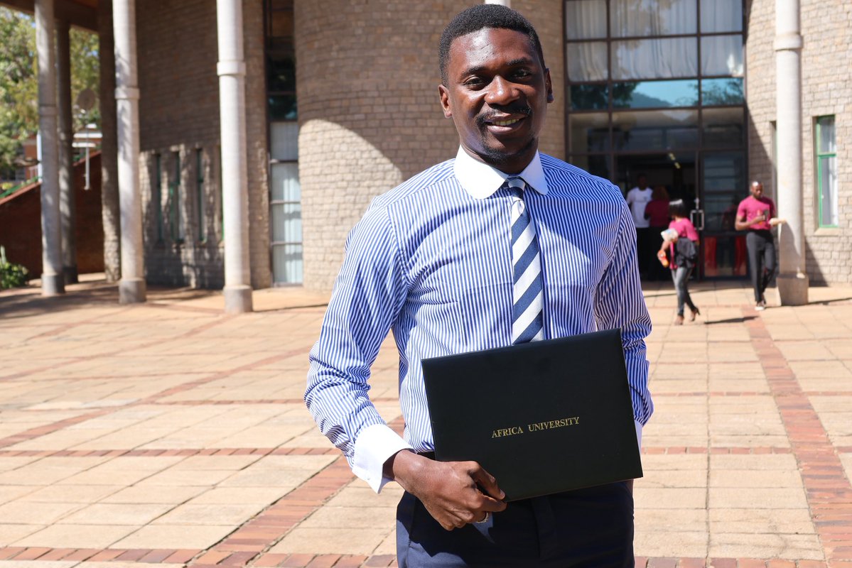 JClaverDJC's tweet photo. Gratitude à Dieu pour son amour, sa grâce et sa protection. 

Aujourd’hui, j’ai achevé avec succès un programme spécial de formation en stratégie de communication à Africa University, à Mutare, après l’obtention de mon diplôme en architecture à l’ISAU en 2022. https://t.co/ddfrC80JiU