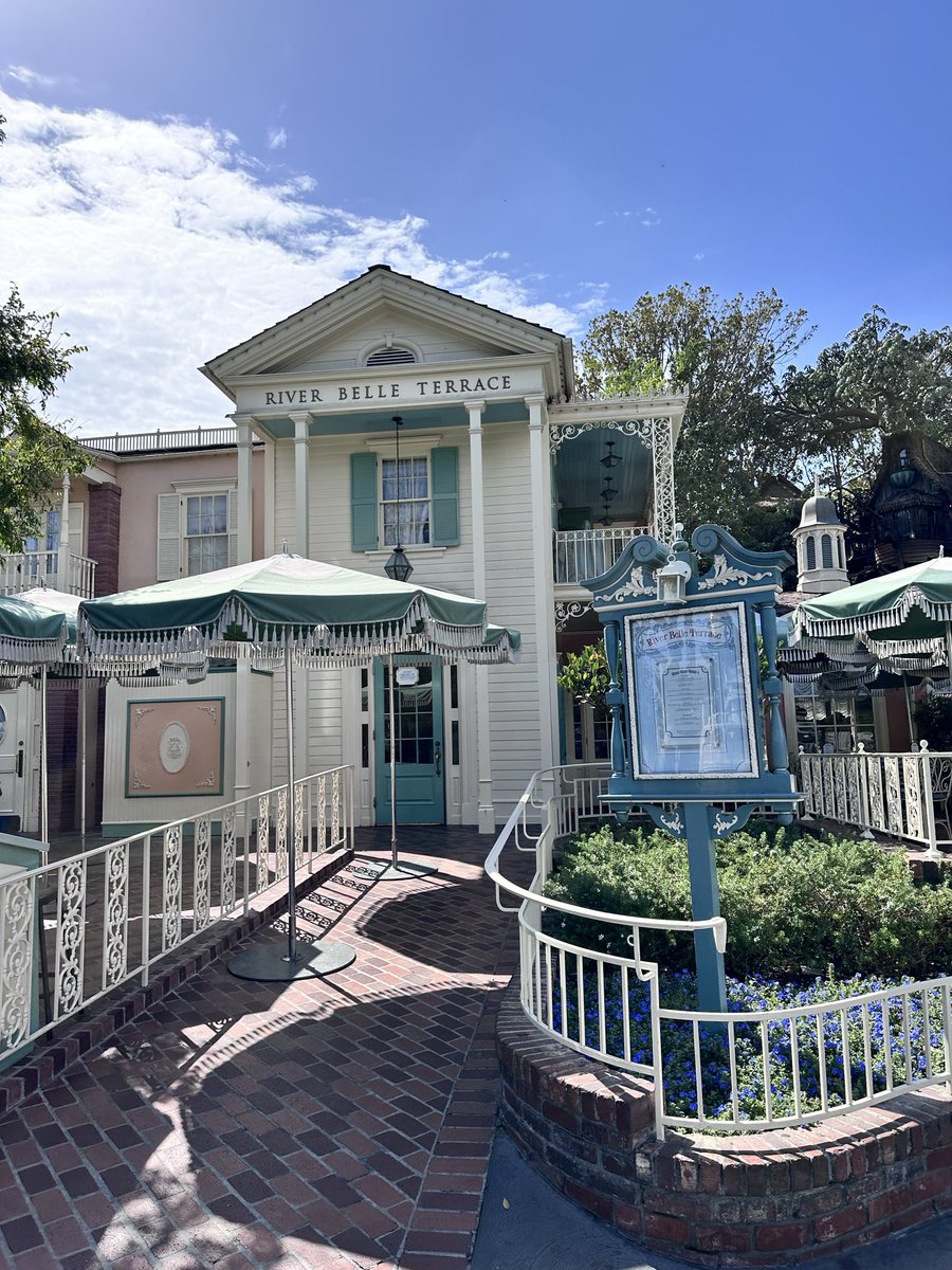 nemofinder22's tweet photo. Breakfast at Disneyland has never been the same since the change. :( https://t.co/fLyW77IvOU