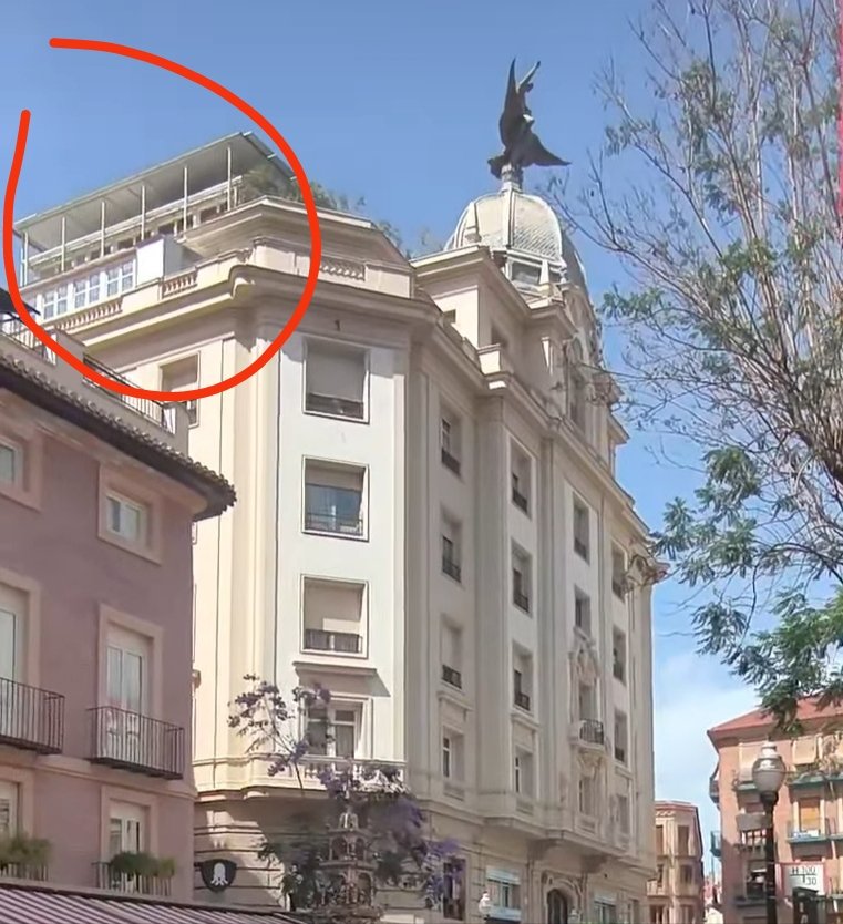 Patrimonio_MU's tweet photo. ¿Alguien sabe a qué se debe la estructura que recientemente se le ha añadido al edificio de La Unión y el Fénix de la plaza Santa Catalina?

Además de anti estética, el edificio ha sido catalogado recientemente, por lo que, de ser permanente, sería ilegal https://t.co/WurciZYTJm