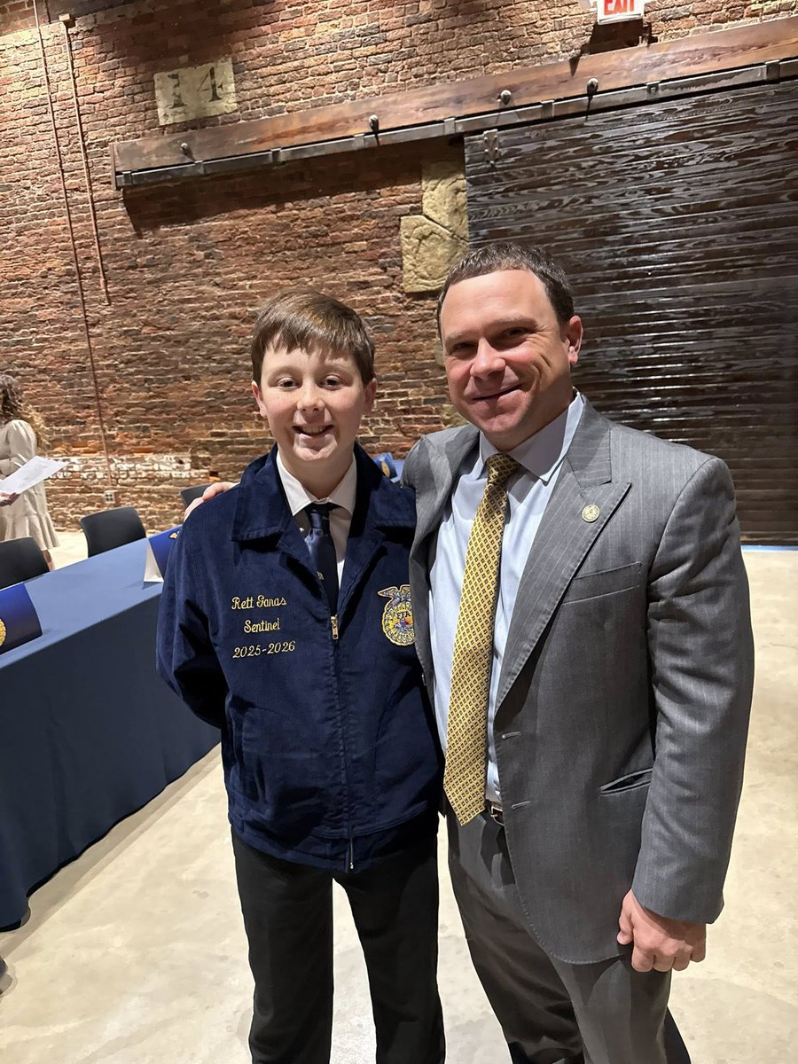 GeorgiaGrown's tweet photo. 📚🌱 As students head back to school soon, we want to celebrate the next generation of Georgia agriculture!

Do you know a student with a passion for agriculture? Whether they're growing vegetables in the school garden, raising livestock, competing in FFA or 4-H, studying agricultural sciences, or preparing for a future in the industry, we want to share their story.

We're looking to spotlight agriculture students from elementary through college.

Send us a few sentences about your student, along with photos, to GDA.Communications@agr.georgia.gov for a chance to be featured on @GaDeptAg /Georgia Grown social media this school year.

Help us celebrate the future of Georgia agriculture—one student at a time!