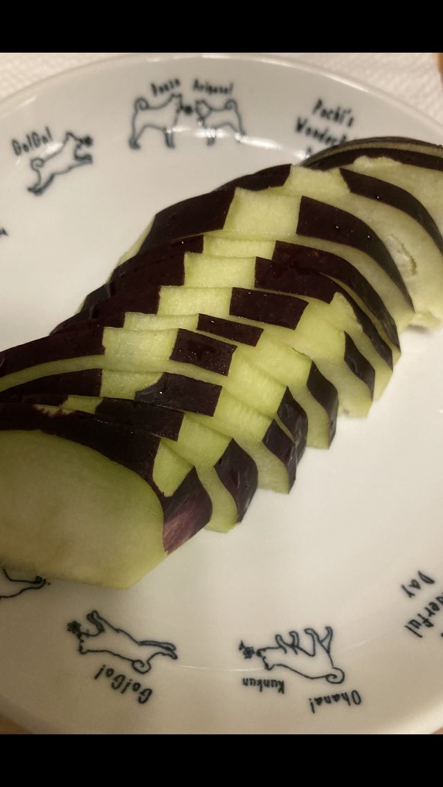 hatahata0805's tweet photo. 今年初の水茄子🍆
観葉植物🪴
この真夏
こせるかな⁇ https://t.co/xJ5gqLFt4C
