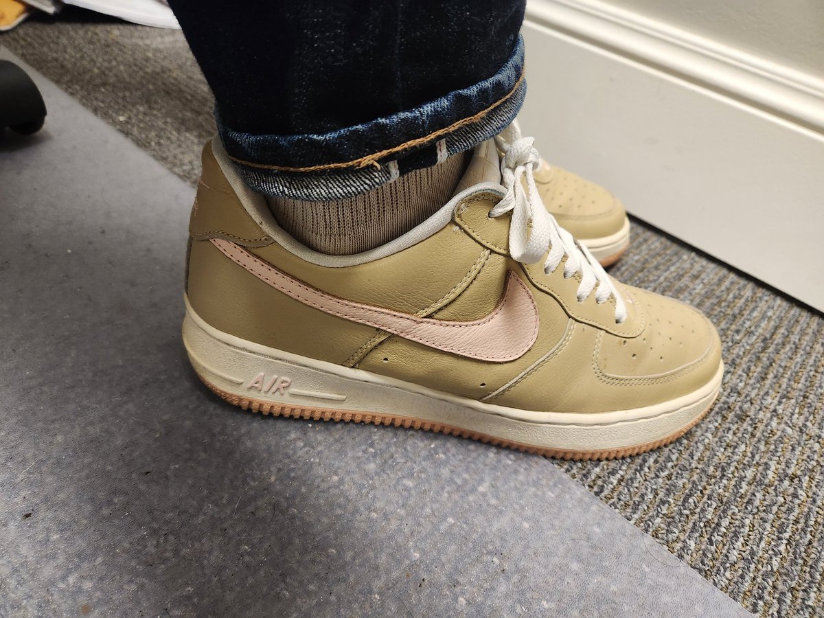 moskev's tweet photo. May the good lord or @RonnieFieg bless me with a win on these reverse linens. Wore the og for good luck https://t.co/fKnegvCvyL