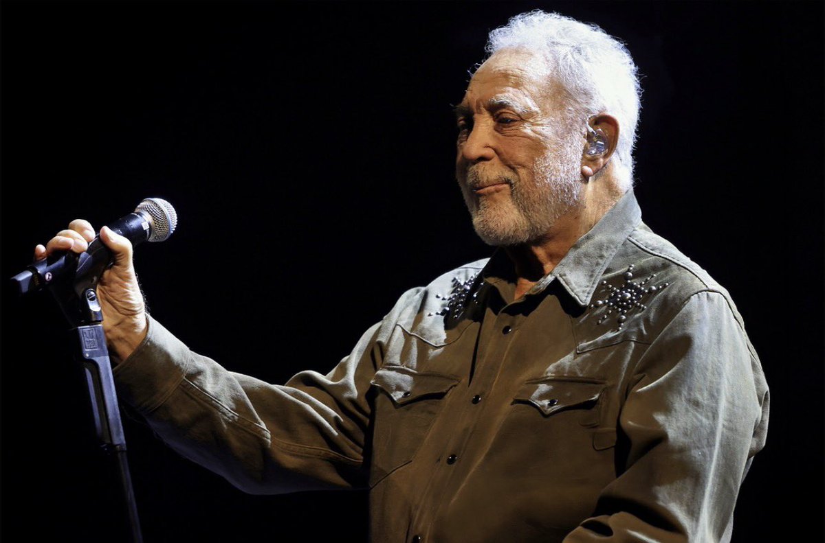 RealSirTomJones's tweet photo. Danke Frankfurt! 🇩🇪
📸 Rudolf Uhrig https://t.co/Y8vNIIZHz3