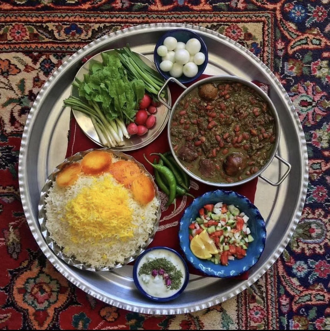 o_Fatemeh_o's tweet photo. فکت:
میزان محبوبیت این سینی قورمه سبزی
بیشتر از بنیامین نتانیابو در بین مردم ایران است! https://t.co/LfFMN8raoI