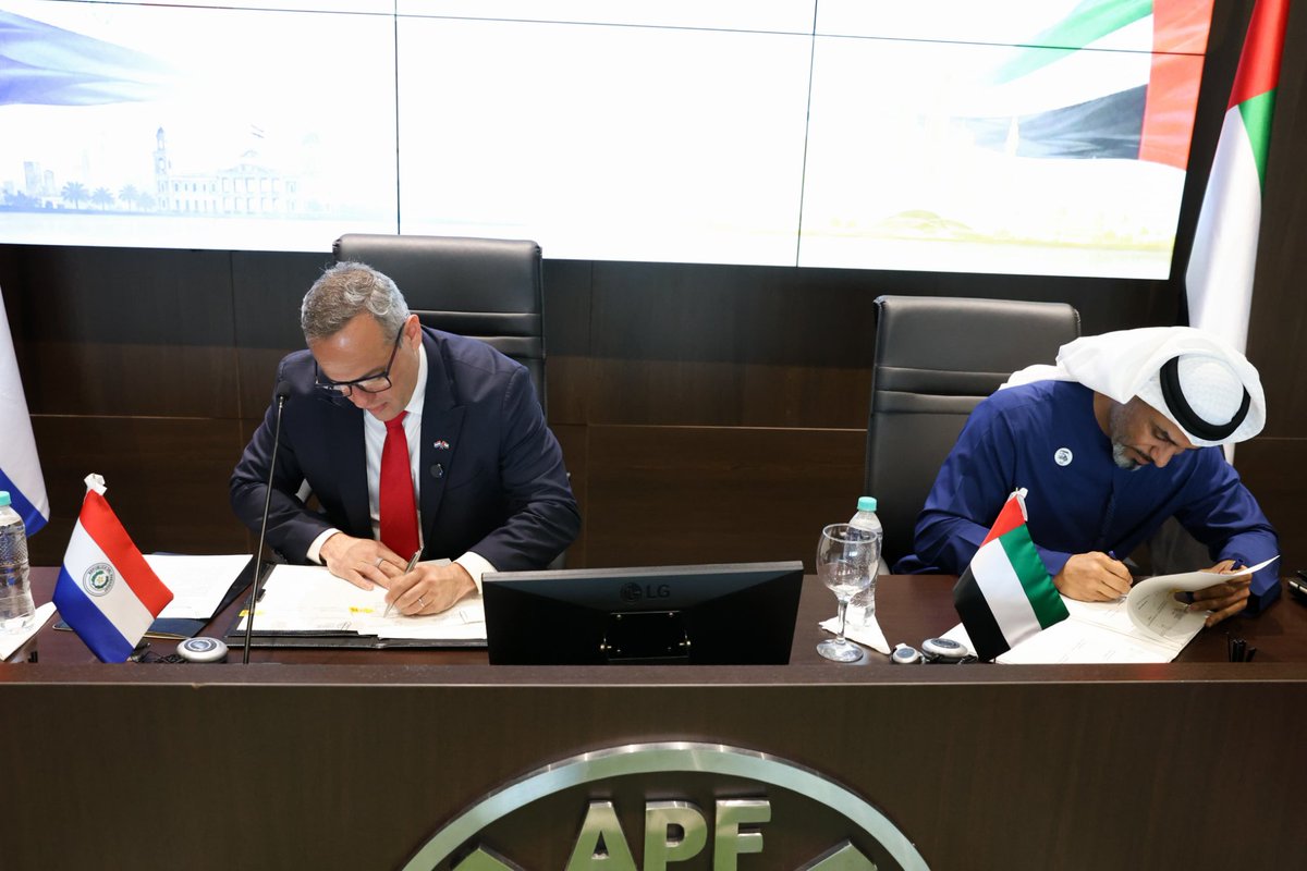 contraloriapy's tweet photo. Paraguay y los Emiratos Árabes Unidos fortalecen la cooperación entre sus Entidades Fiscalizadoras Superiores. 🤝🇵🇾🇦🇪

La CGR y la Autoridad de Rendición de Cuentas de los EAU suscribieron un Memorando de Entendimiento para el intercambio de conocimientos y buenas prácticas en control gubernamental, transparencia e innovación.

Un paso trascendental hacia la Visión CGR 2031: digitalización, control inteligente y confianza ciudadana. 🇵🇾