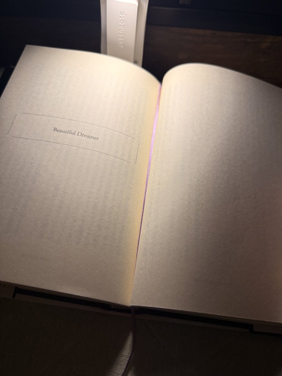 Narmp6i's tweet photo. この時間のこの明かりの読書最高⭐️

#凪良ゆう
#多類婚姻譚 https://t.co/iEVbWGehkf