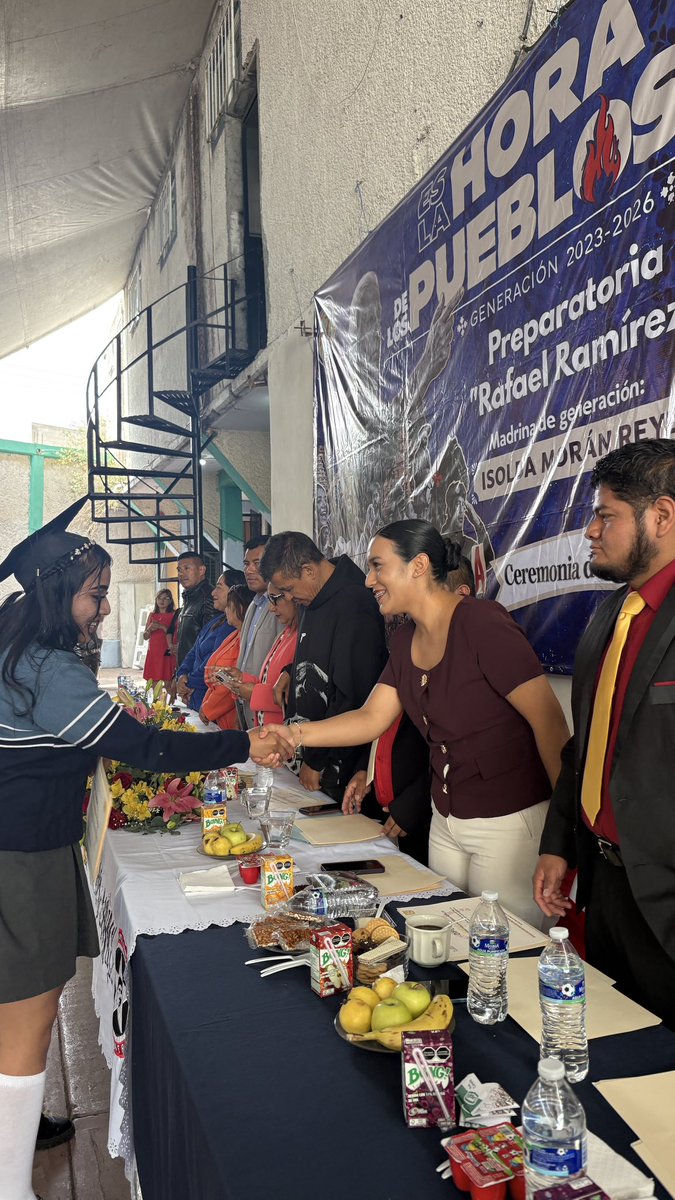 IsoldaMoranRe's tweet photo. Agradezco la invitación del seccional Ecatepec, Estado de México para ser madrina de generación de los estudiantes del la Preparatoria Oficial No. 211 “Rafael Ramírez”.

Felicito a todos los que terminaron esta importante etapa ✨🎓❤️‍🔥👨‍🎓🎉 https://t.co/mdtOoyAruM
