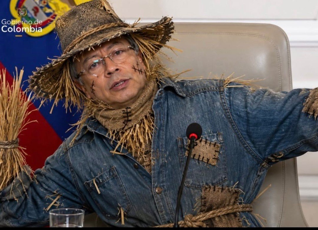 enribg's tweet photo. @petrogustavo Por que los haces mal, malparido inútil, usted es tan incompetente que no lo bueno que intenta hacer le sale mal. Payaso ridículo https://t.co/wvJnjtfAKb