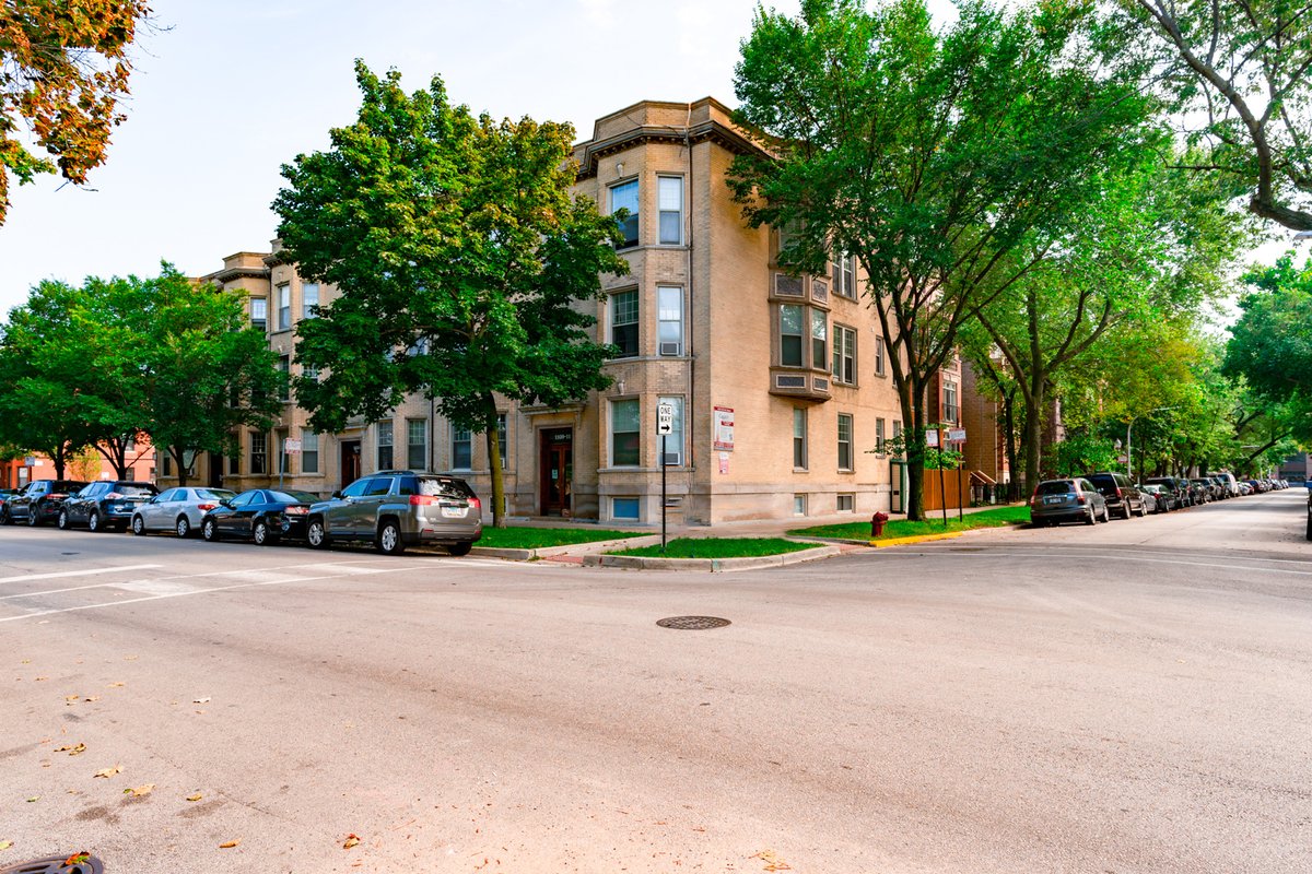 CaganManagement's tweet photo. 📍 1101-11 W Grace 📍

🔑 Wrigleyville
🔑 Spacious 2 bedroom apartment
🔑 Stainless steel appliances + dishwasher
🔑 Laundry room on-site
🔑 Hardwood floors
🔑 Dishwasher
🔑 Cat friendly

Contact us for a showing!
📱 (312) 874-6773 (call/text)
✉️ cagan.lakeview@rentlife.com https://t.co/2MziXPnWiP