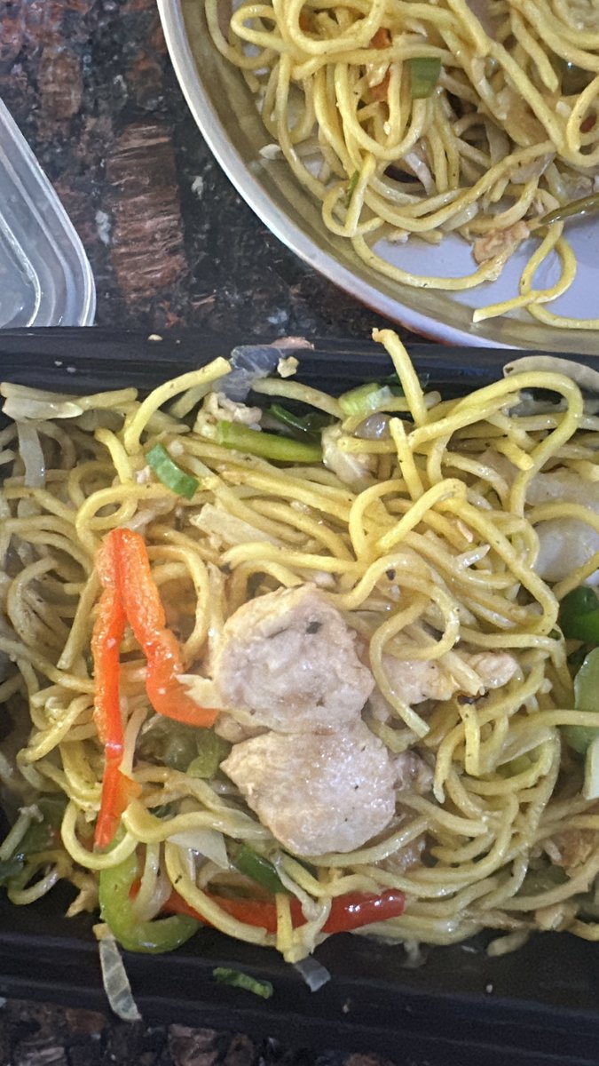 CharteredJain's tweet photo. Non-veg food delivered in a box marked vegetarian. I ordered vegetarian food from @EnokiAsianKitchen but received non-veg food despite the green veg symbol on the box. I am Jain and have never eaten egg or non-vegetarian food in my life. This is a serious failure of quality check https://t.co/kKd5VCnJgo