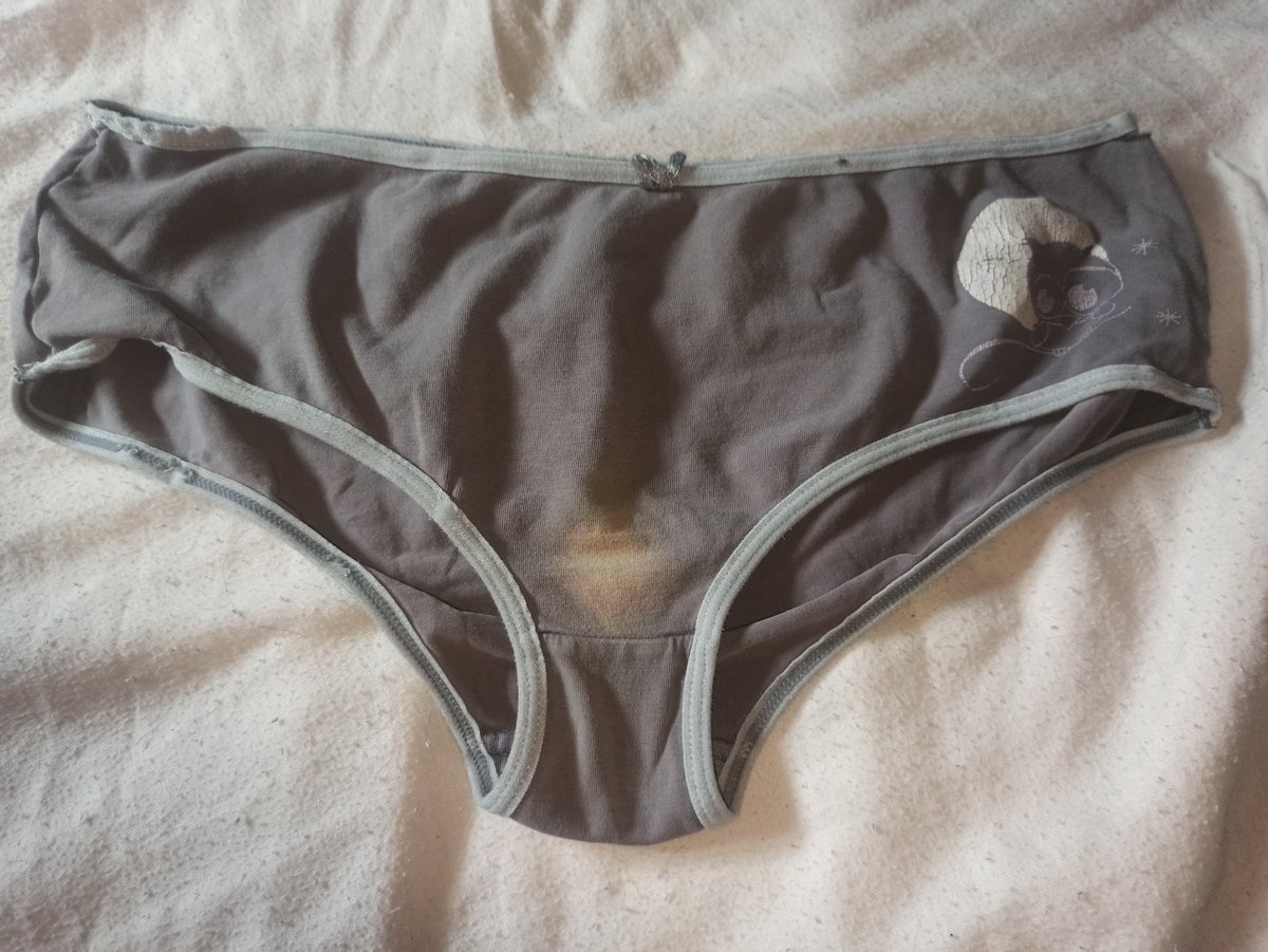 divineodeuuur's tweet photo. Je vends mes culottes et mes chaussettes sales portées pendant des jours sans douches ! Quel gros porc fétichiste serait intéressé ? 
Annonce sur mesure sur Vinted ou Beebs, prix raisonnables 😇😜🧦
#feetworshi̇p #feetfetish #dirtypanties #chaussettessales #culottesale #grosporc https://t.co/4QkM9stl1W