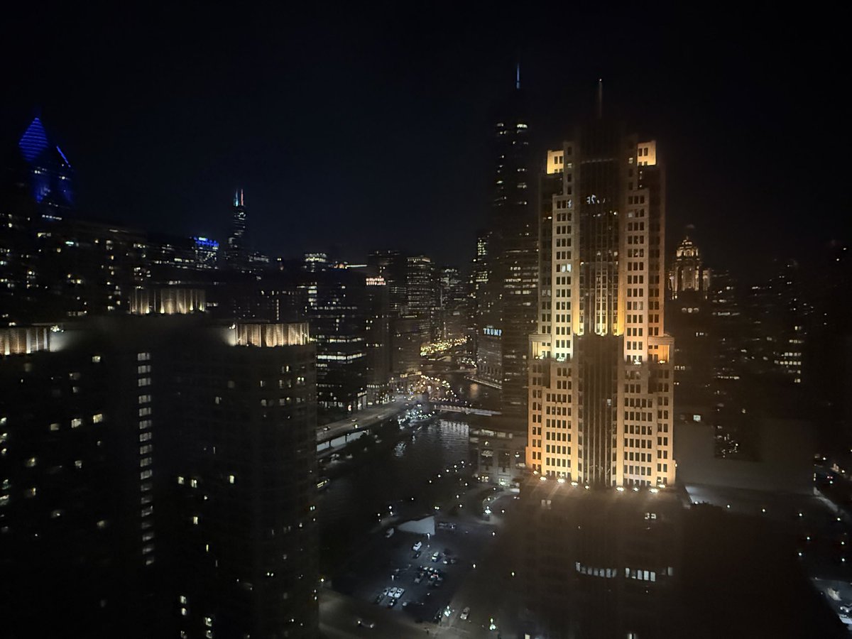 MGoBlueMoPanda's tweet photo. @AnonTheRipper @FukMarx1776 @NotConnorCook18 💀 I’m on vacation at my family lake house but here’s the view from my apartment in Chicago … you may now proceed to seethe https://t.co/UEtBbHaJeJ