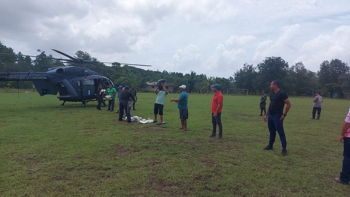 NMoskitiahn's tweet photo. #WAMPUSIRPI LLEGA AYUDA HUMANITARIA
El Gobierno de la República de Nasry Tito Asfura a través de #Copeco, llega ayuda humanitaria a la Moskitia hondureña.
Agradeciendo Noticieros Hoy Mismo Noticiero Hoy Mismo , #TSI, #TUNota,, #DDN, en dar la noticia de la Moskitia Hondureña https://t.co/fkZhwYSObc