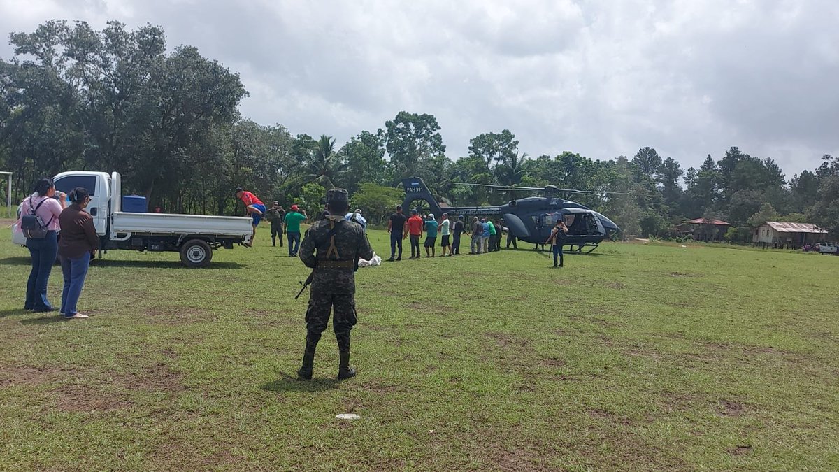 NMoskitiahn's tweet photo. #WAMPUSIRPI LLEGA AYUDA HUMANITARIA
El Gobierno de la República de Nasry Tito Asfura a través de #Copeco, llega ayuda humanitaria a la Moskitia hondureña.
Agradeciendo Noticieros Hoy Mismo Noticiero Hoy Mismo , #TSI, #TUNota,, #DDN, en dar la noticia de la Moskitia Hondureña https://t.co/fkZhwYSObc