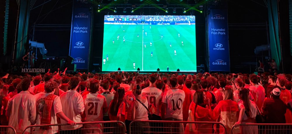 Fernipress's tweet photo. UVE12: Hyundai reúne a la afición española en su Fan Park... https://t.co/89T1JNZHmt https://t.co/4svYqyhWbj