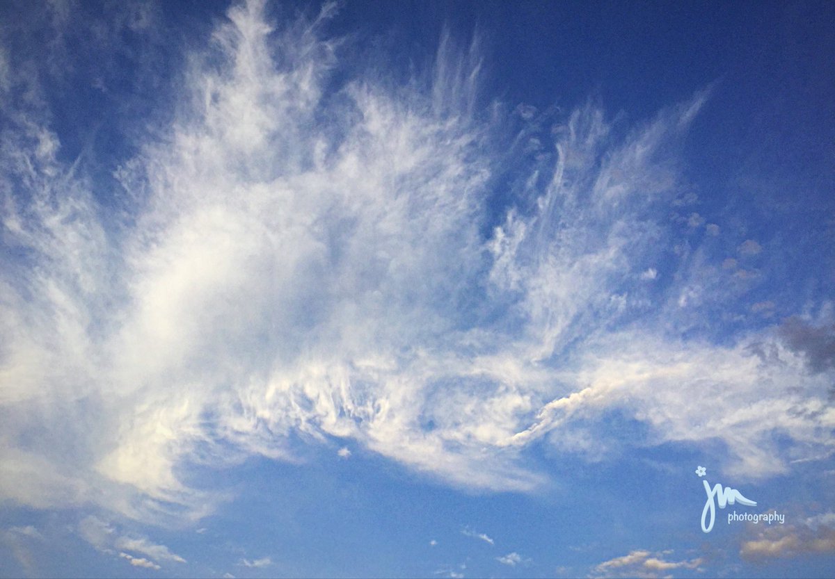jmszer's tweet photo. @indian_pitta These clouds look like splashing waves. Have a great day! https://t.co/OZIbUfEdqN