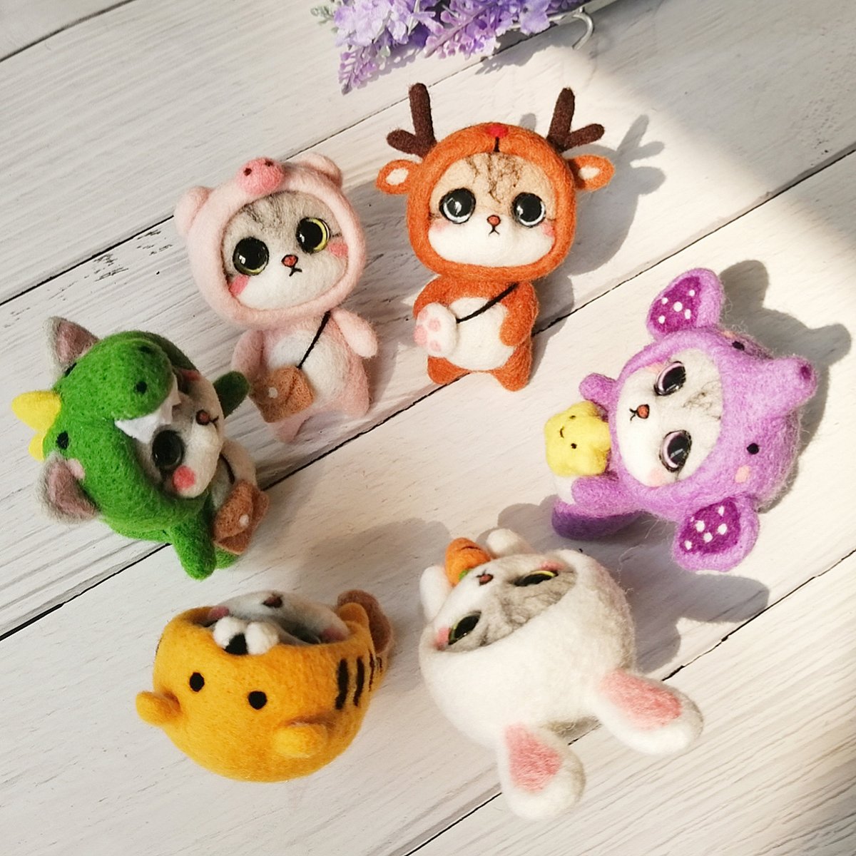 twosale7319's tweet photo. Just whipped up a cute felt cat keychain in 10 mins—no fancy skills needed! Perfect for sprucing up my bag https://t.co/eYKAVgaGXn