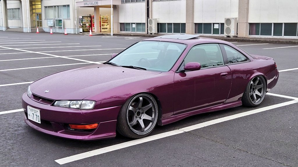 stonewell1481's tweet photo. このくらいの車高で37もどきの18インチ履いとけば見た目悪くないしタイヤ外径大きくて街乗りラクだしリム割れてもしゃーないかで済むしシルビアお手軽幸せセットな気がする🫠 https://t.co/WOlUppn5pi