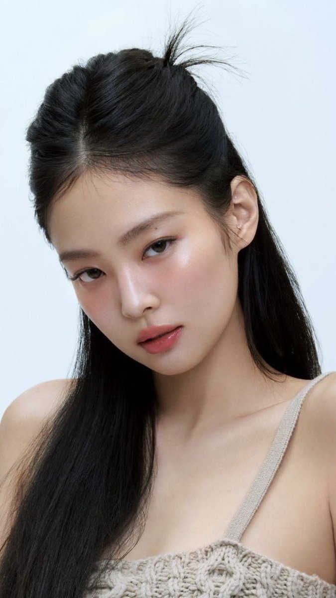 BLACKPINKSCRAVE's tweet photo. JENNIE  and Tame Impala's "Dracula (Remix)" with Tame Impala is projected by Billboard to earn nominations in two of the Grammy Awards' biggest categories at the 2027 ceremony. 

• Song of the Year
• Record of the Year

© GENIUS9N https://t.co/LgnRk8xQ8l