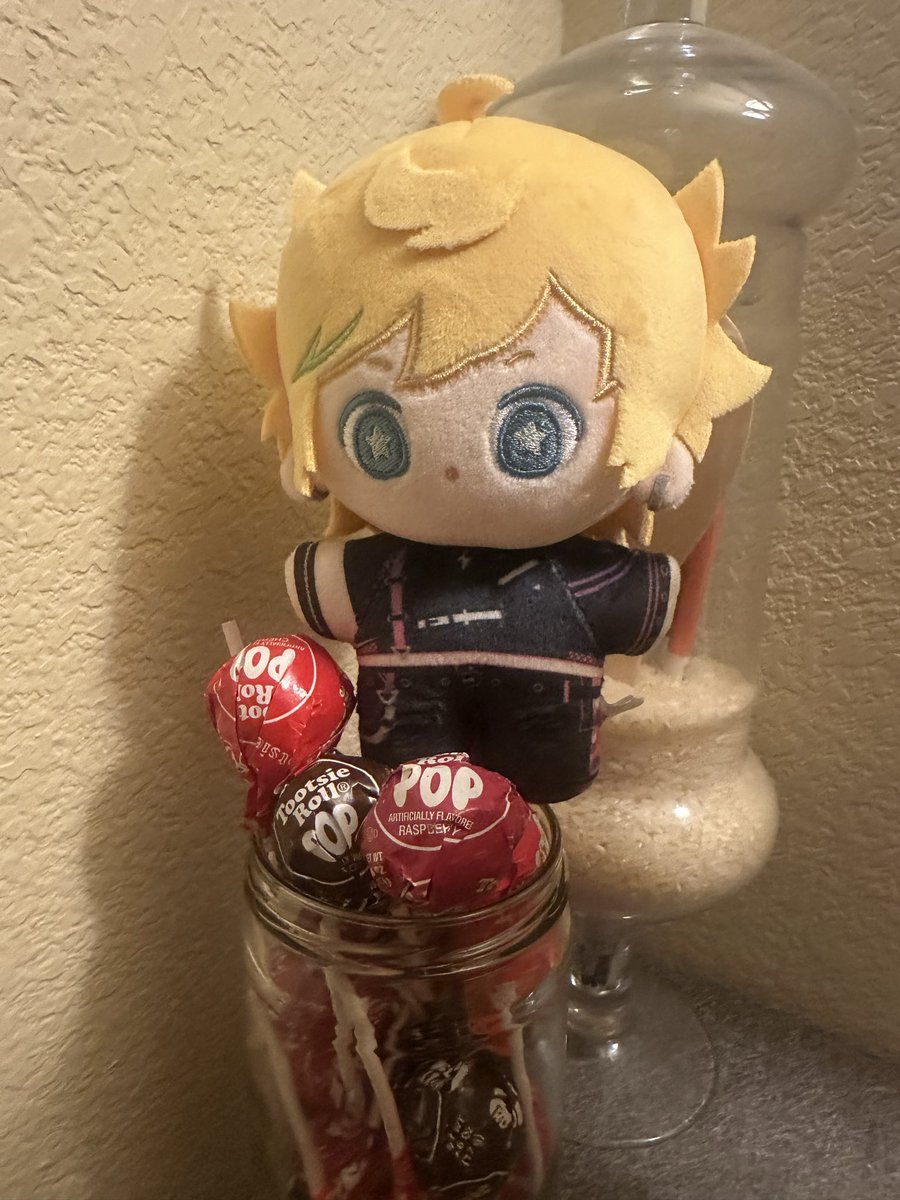 scoopsilly7's tweet photo. @enstarsmusic_EN + candy times~🍭💛 https://t.co/YR90QDgZFE