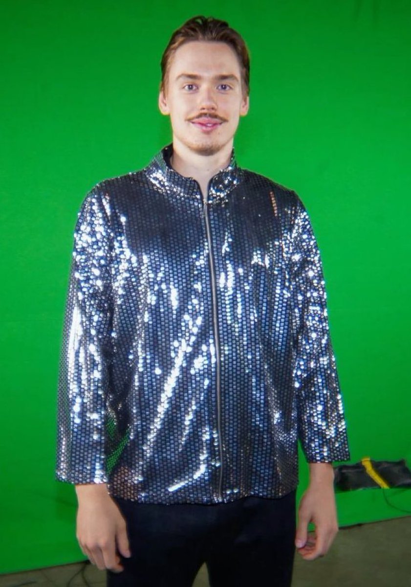 eskettit15's tweet photo. being a pens and sharks fan is so funny cus we got the geriatric nursing home on one side of the continent and then the daycare on the other side https://t.co/iWGadmUW2M