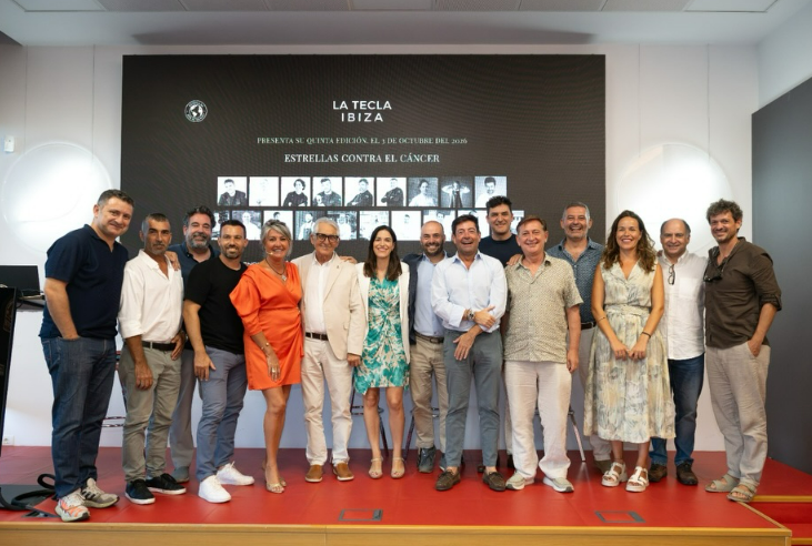 RadioMARCA's tweet photo. 🍽️ ¡Vuelve la alta gastronomía más solidaria! Desde Ibiza se impulsa una red internacional de chefs Estrella Michelin que usan la cocina para generar impacto social. ✨🍳Ya puedes comprar tu entrada para la gran cena benéfica que se celebrará en octubre por un valor de 180€. Cocinarán 20 reconocidos chefs en una velada que promete ser mucho más que una cena. ¡Entra en su web para saber más y colaborar! 🌐🎫👇@paralelo20 @RadioMARCA @MARIAJIMENEZLAT
https://t.co/RZ8GB7aayH