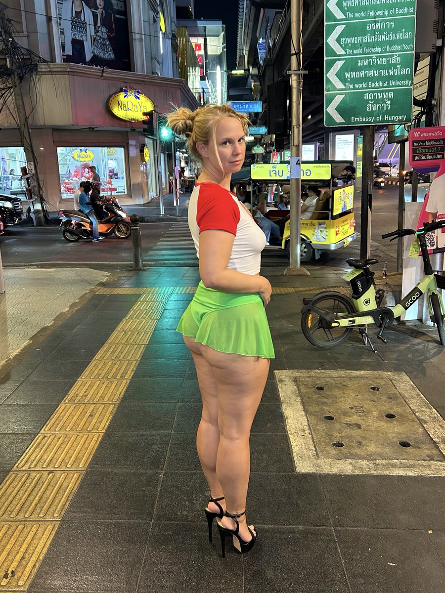 Melanie_Rose_99's tweet photo. 📍Bangkok - Thailand 🇹🇭 https://t.co/EUMc7ANMEp