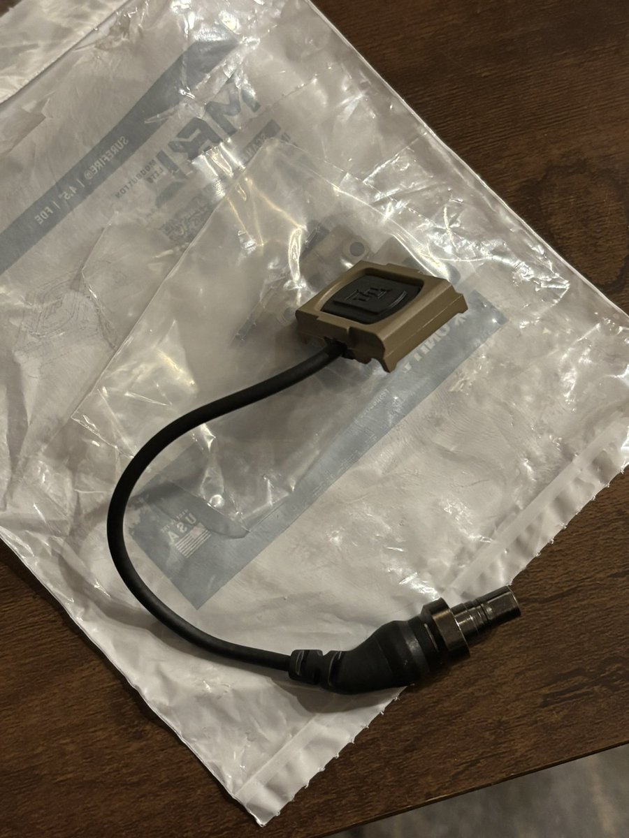 Ris_119's tweet photo. modbutton、最新ロットはコードがテカってないのか https://t.co/wLlGjV8dFO