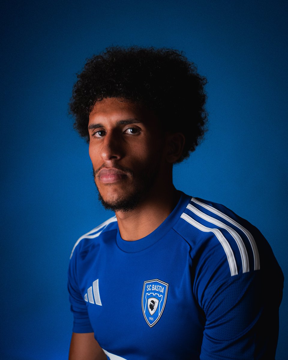 Bewww_Foot's tweet photo. 🚨𝗢𝗙𝗙𝗜𝗖𝗜𝗘𝗟 !
Lakhdar Belal 🇫🇷 rejoint le SC Bastia ! 🔵🦁
Le milieu offensif de 26 ans débarque sur l'Île de Beauté !
Il vient tout juste de s'engager avec le Sporting pour les 2 prochaines saisons. ✍️
(@SCBastia) #SCB #SCBastia #Mercato https://t.co/NMh6j3WKlm