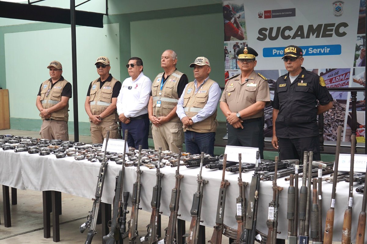 SucamecPeru's tweet photo. #SucamecTeInforma | La #Sucamec presentó en La Libertad los resultados de las acciones de control y fiscalización desarrolladas entre enero y julio de 2026.

📍 647 armas de fuego retiradas de circulación.
📍 Más de 422 kilos de productos pirotécnicos. https://t.co/o6yD0S2xxB