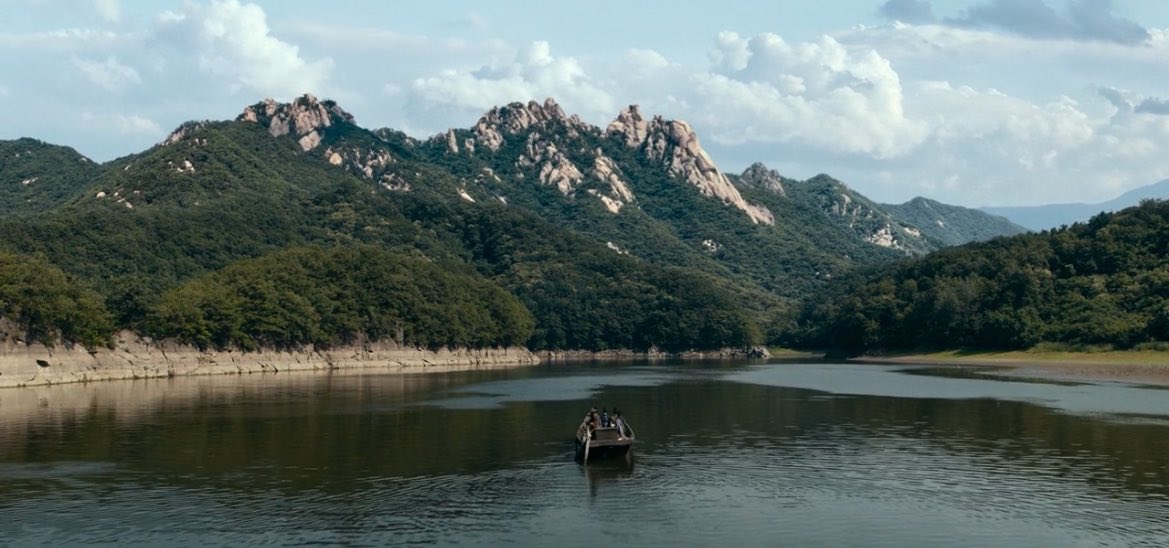 damibeen's tweet photo. love how the east palace cinematography is playing with the colours https://t.co/zGsJmnXJYw