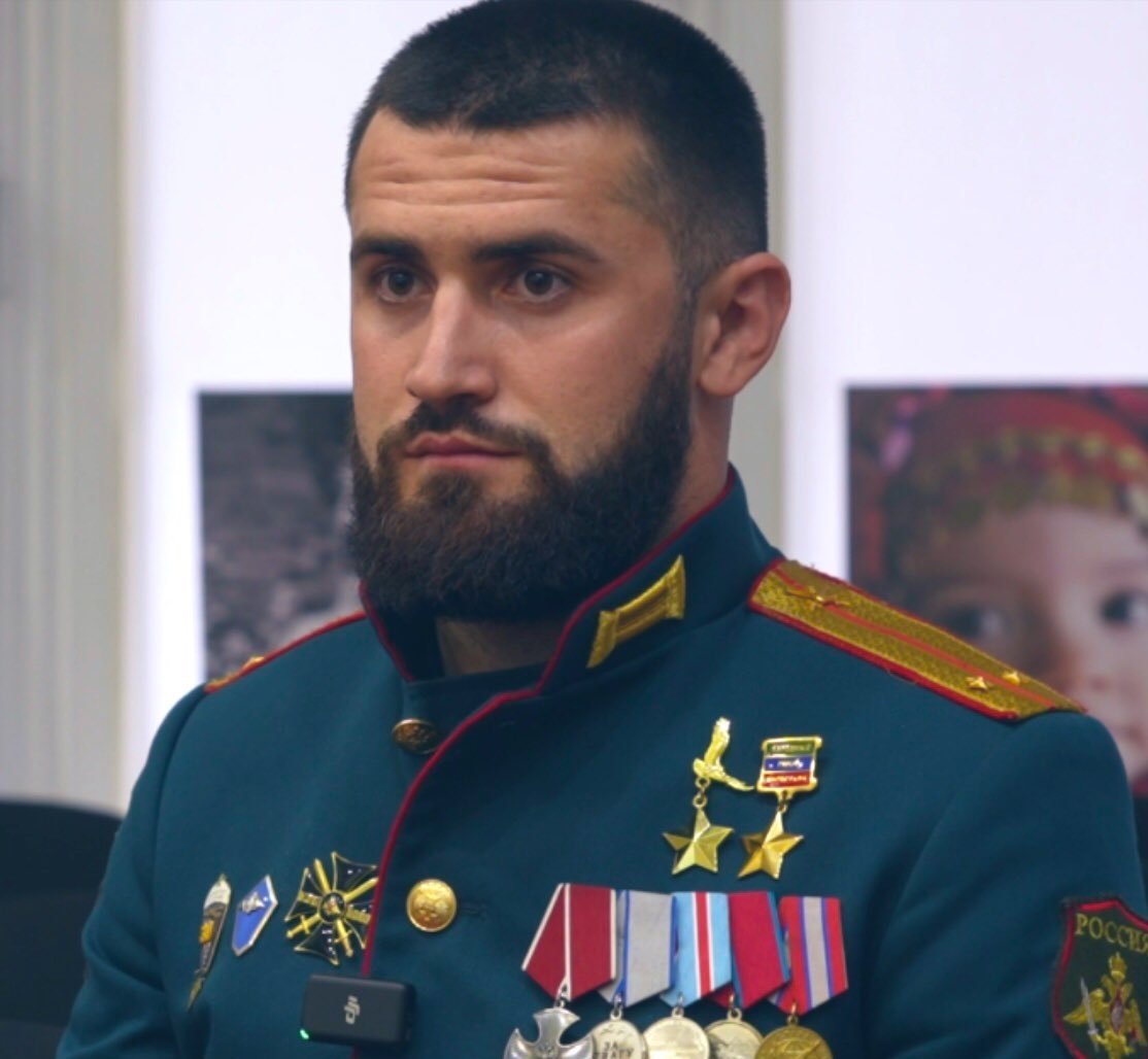 AnatolyVlasov87's tweet photo. Десантник из Дагестана Магомед ГИТИНОВ летом 2023-го получил в ожесточенном бою тяжелое ранение, прикрывая товарищей от вражеского огня. 

Офицер потеряв обе ноги перенес несколько операций и прошел длительную реабилитацию, затем - восстановление и освоение протезов. Герой! 🇷🇺 https://t.co/e4MBR2ltW2