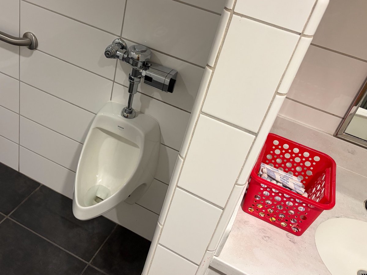 beatlesslop's tweet photo. Wokest bathroom ive ever been to has both a urinal and free tampons https://t.co/YjtaO5Ly76