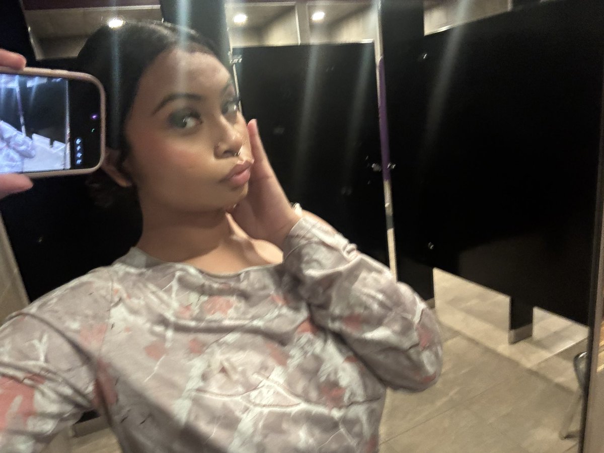 y1danielaa's tweet photo. 🪖🪖 https://t.co/EL5ypWfg2g