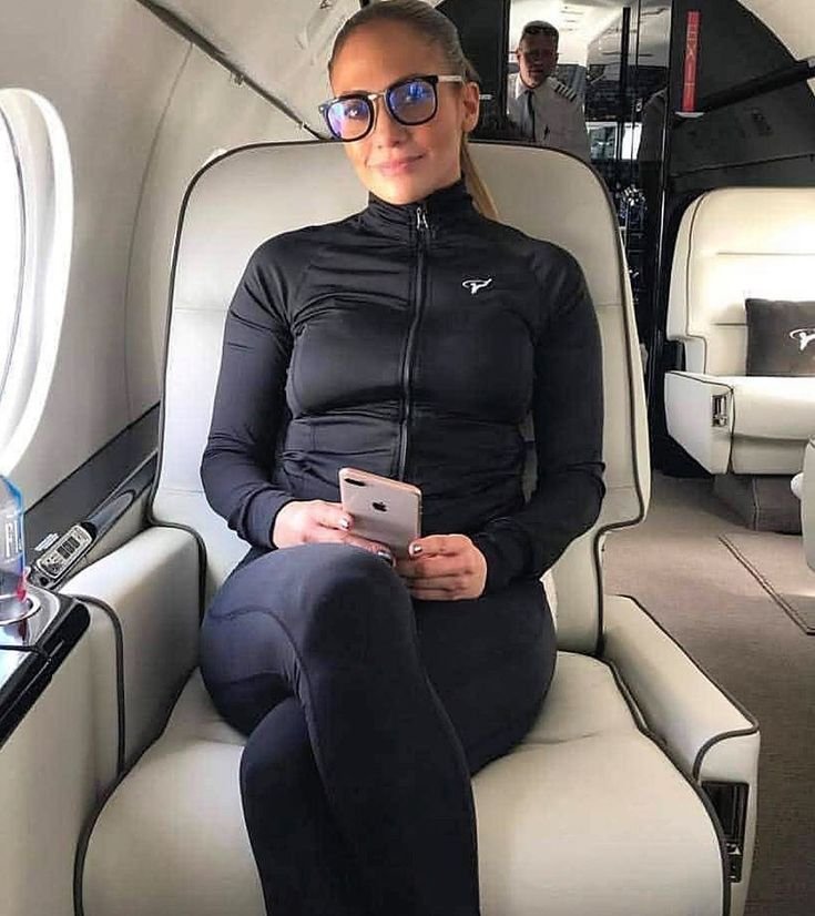 LobzdsLopez's tweet photo. Always here for you fans kindly dm me on Google chat   jlo400536@gmail.com https://t.co/po8mpUrxIh