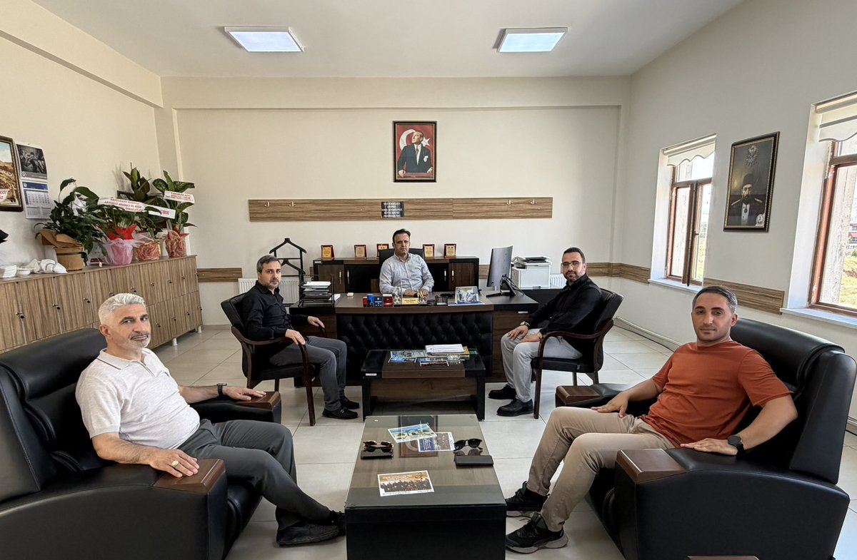 ondermardintr's tweet photo. Sultan Abdülhamid Han Hafızlık Proje İmam Hatip Ortaokulu Müdürlüğüne atanan Sayın Mehmet Yücedağ’ı ziyaret ederek hayırlı olsun dileklerimizi ilettik. https://t.co/AJcsnMd481