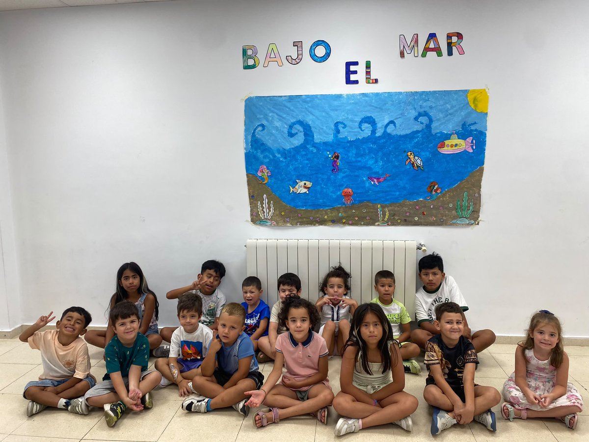 CCult_Guiju's tweet photo. 📚⚽ Nueva semana en #ConciliamosVerano2026.

Han disfrutado de una jornada de lectura y cuentos en la Biblioteca y de una divertida Gymkana Mundialista, apoyando con ilusión a la Selección Española. 🇪🇸

¡Aprender, jugar y disfrutar del verano siguen siendo los protagonistas! https://t.co/nFkIOwAkvv