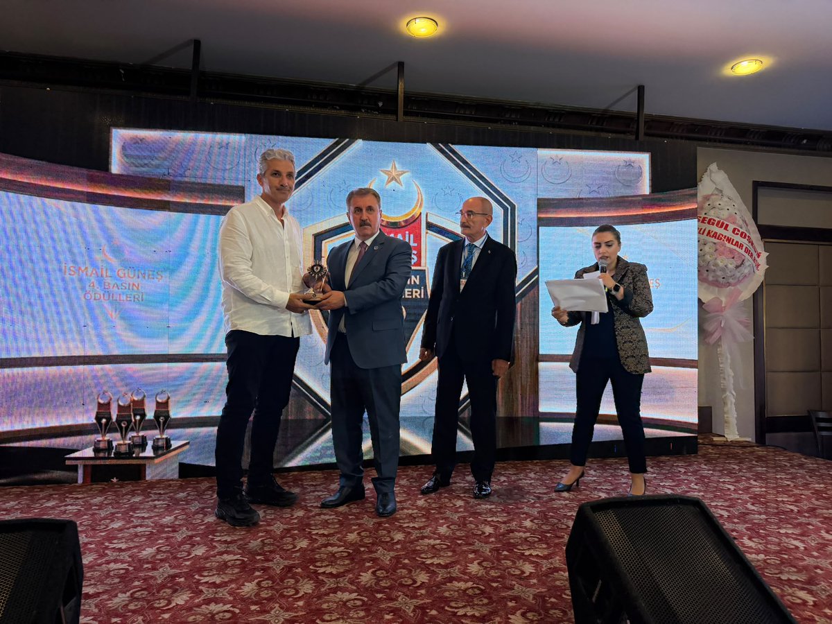 bbpgenelmerkez's tweet photo. Genel Başkanımız Sayın @Mustafa_Destici, Sivas 4 Eylül Gazeteciler Cemiyeti tarafından düzenlenen 4. İsmail Güneş Basın Ödülleri programına katılarak ödül takdiminde bulundu.
Ödül alan tüm basın mensuplarını tebrik ediyor, meslek hayatlarında başarılarının devamını diliyoruz. https://t.co/j9PyCtiDVE