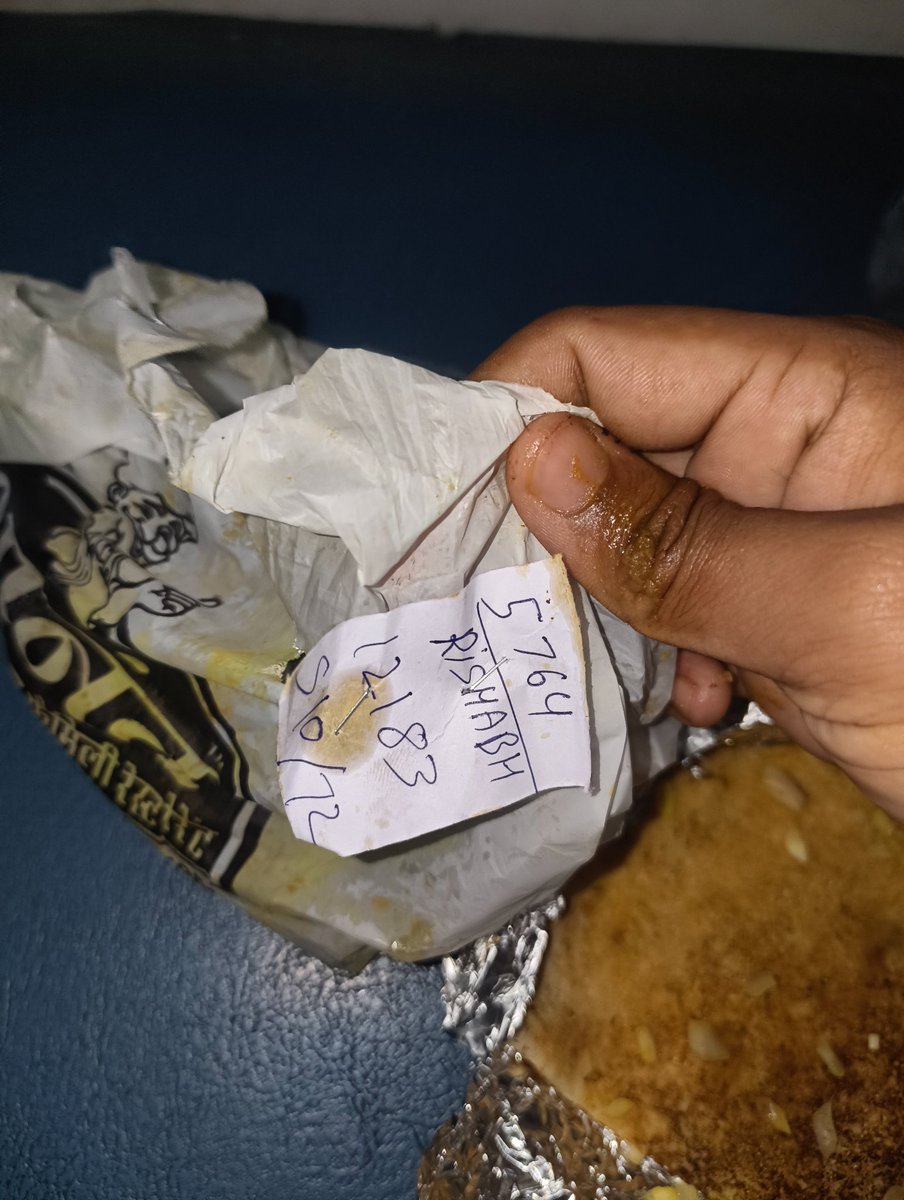updateeducatio's tweet photo. @SwiggyCares @IRCTCofficial 
I ordered Palak Paneer &amp; Roti, but received Dosa instead during my train journey.
Order ID: 243271742045764
PNR: 8831289478
This is extremely disappointing. I paid for one meal but received something completely different. Please resolve this immediat. https://t.co/FLblPOouF4