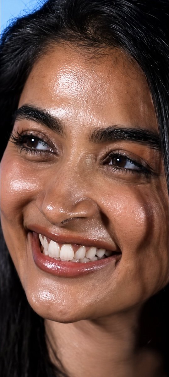 Poojahegde1310's tweet photo. Pooja Hegde's oily glowing skin and shining nose are pure perfection.🥵🔥 https://t.co/A7C35ioC0G